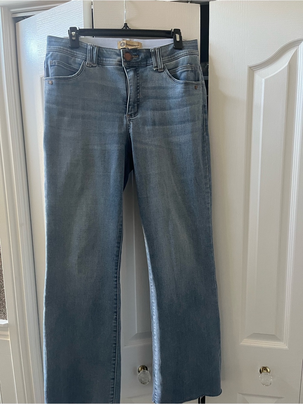 Light Wash Women's Jeans - Classic Straight Leg